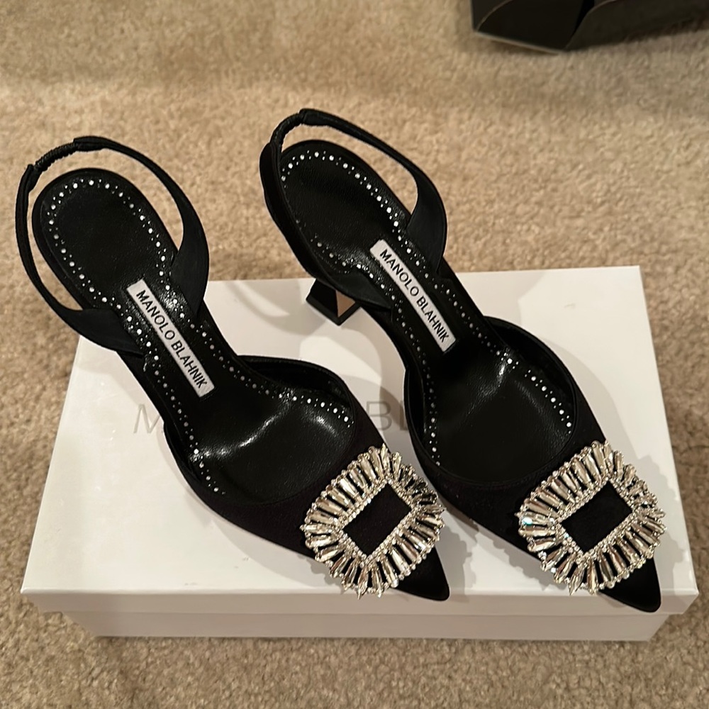 MANOLO BLAHNIK Prietasli 90 black satin slingback